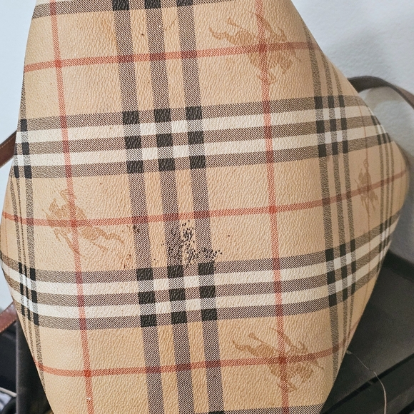 Authentic Burberry hay market tote 14x16x5 - Picture 3 of 9
